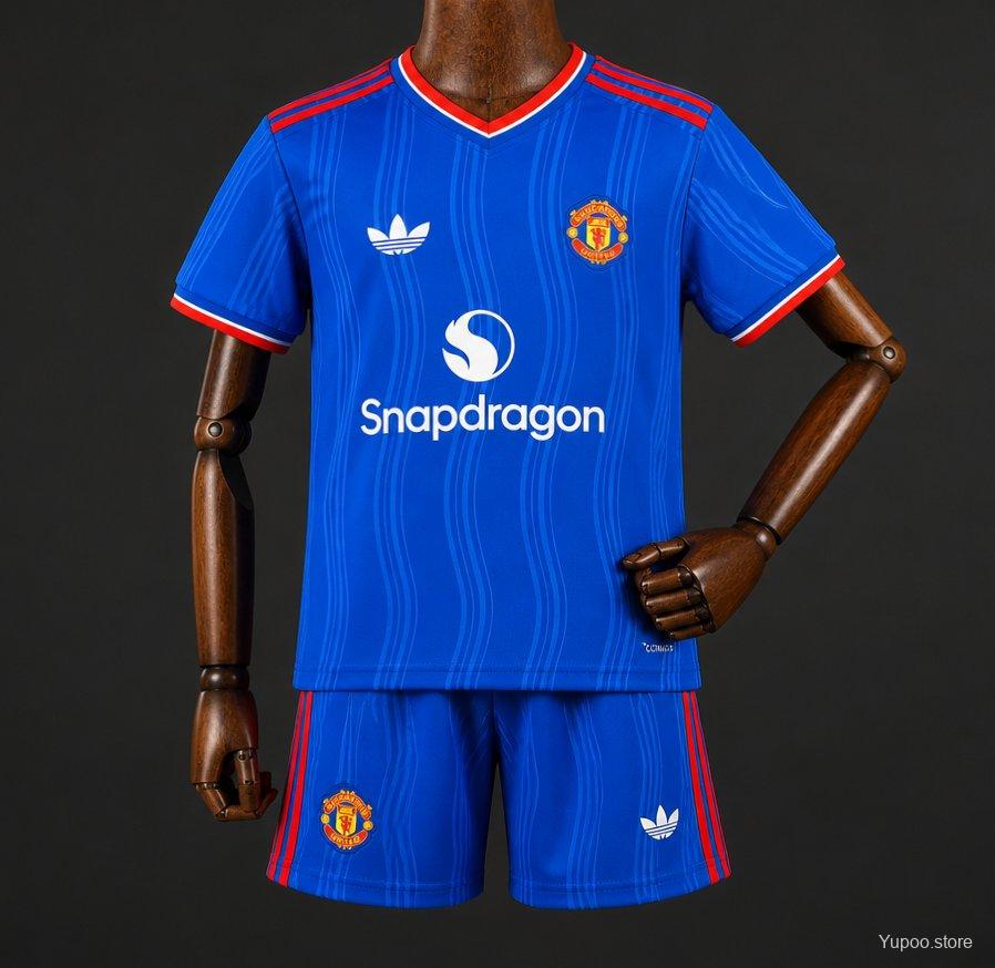 Manchester United 2026/27 KIT NIÑO